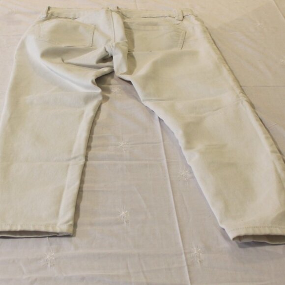 Jeans  -048 - Picture 2 of 4